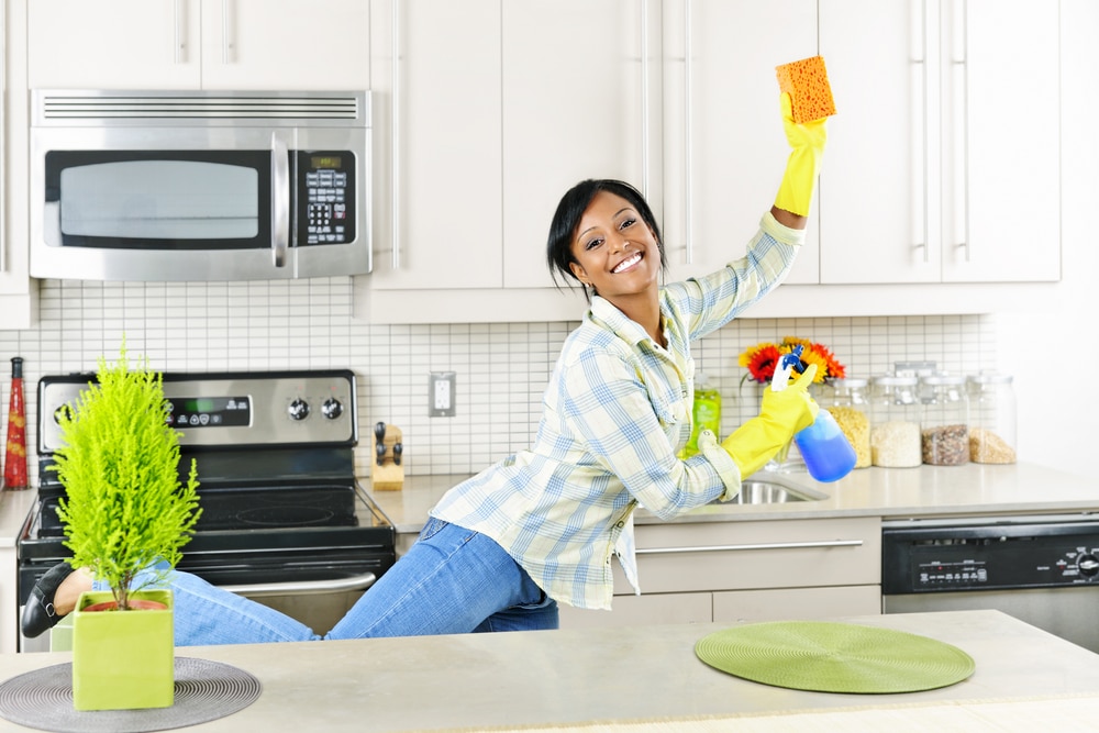 How to clean kitchen quickly