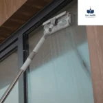 افضل طريقة لمسح الزجاج